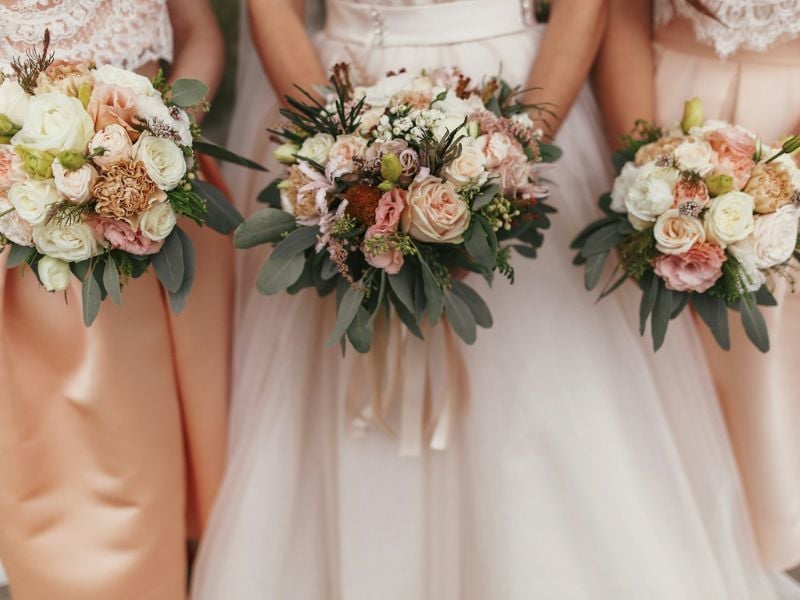 Wedding florals — seasonal bouquet and tablescape